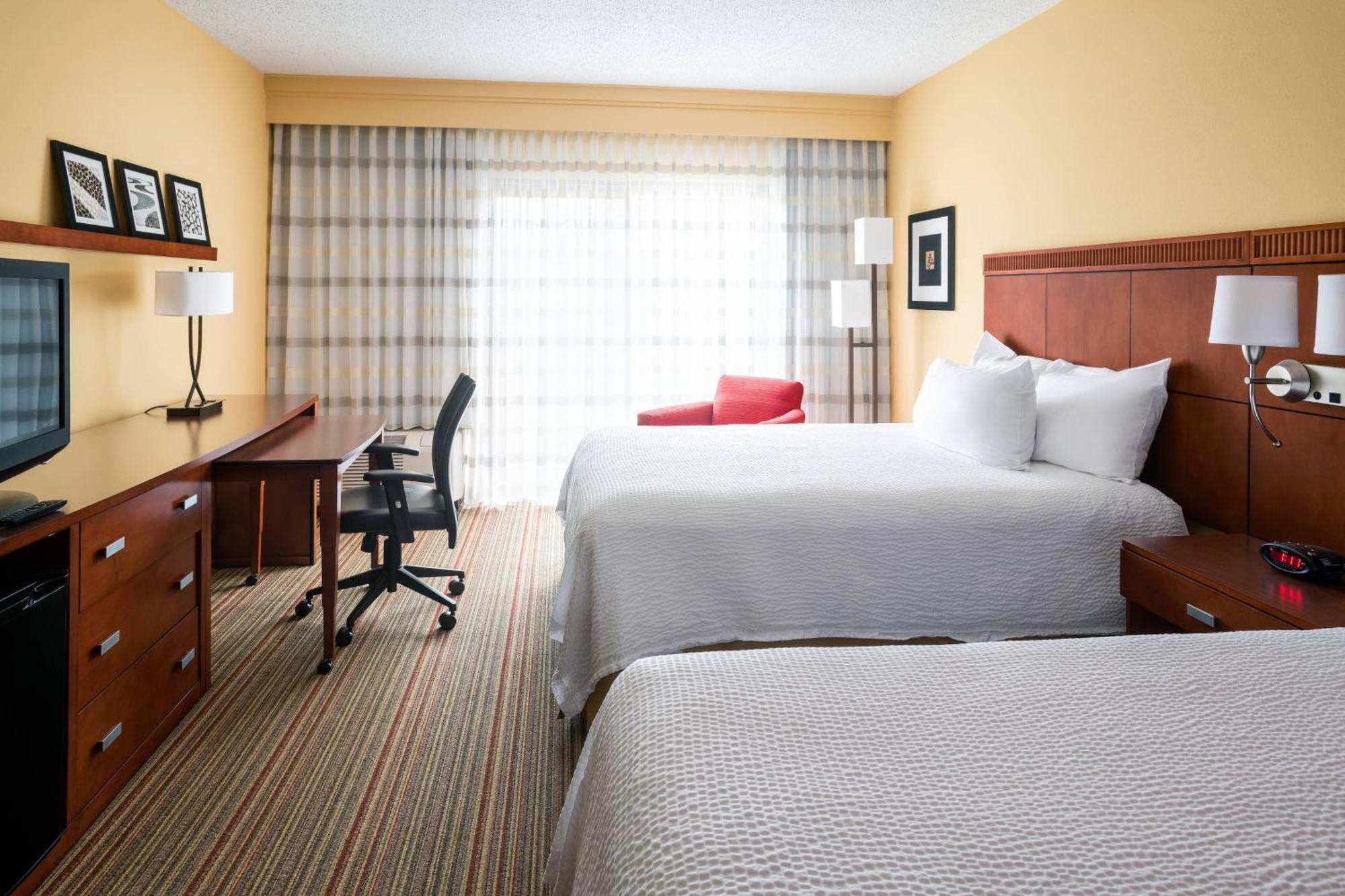 Hotel Courtyard By Marriott Indianapolis Airport Exterior foto