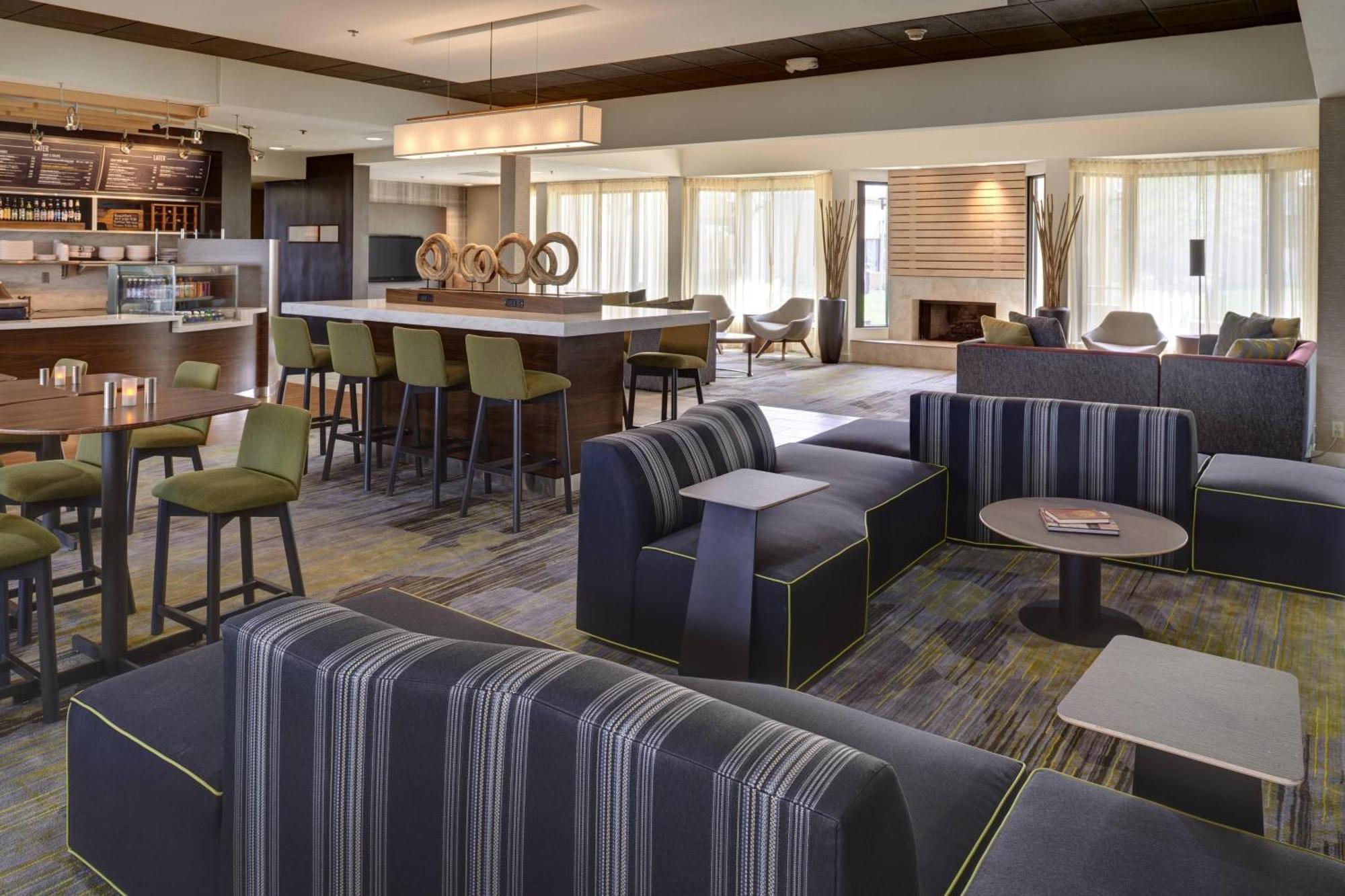 Hotel Courtyard By Marriott Indianapolis Airport Exterior foto