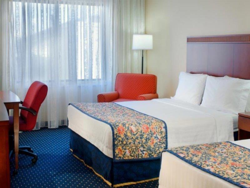 Hotel Courtyard By Marriott Indianapolis Airport Exterior foto